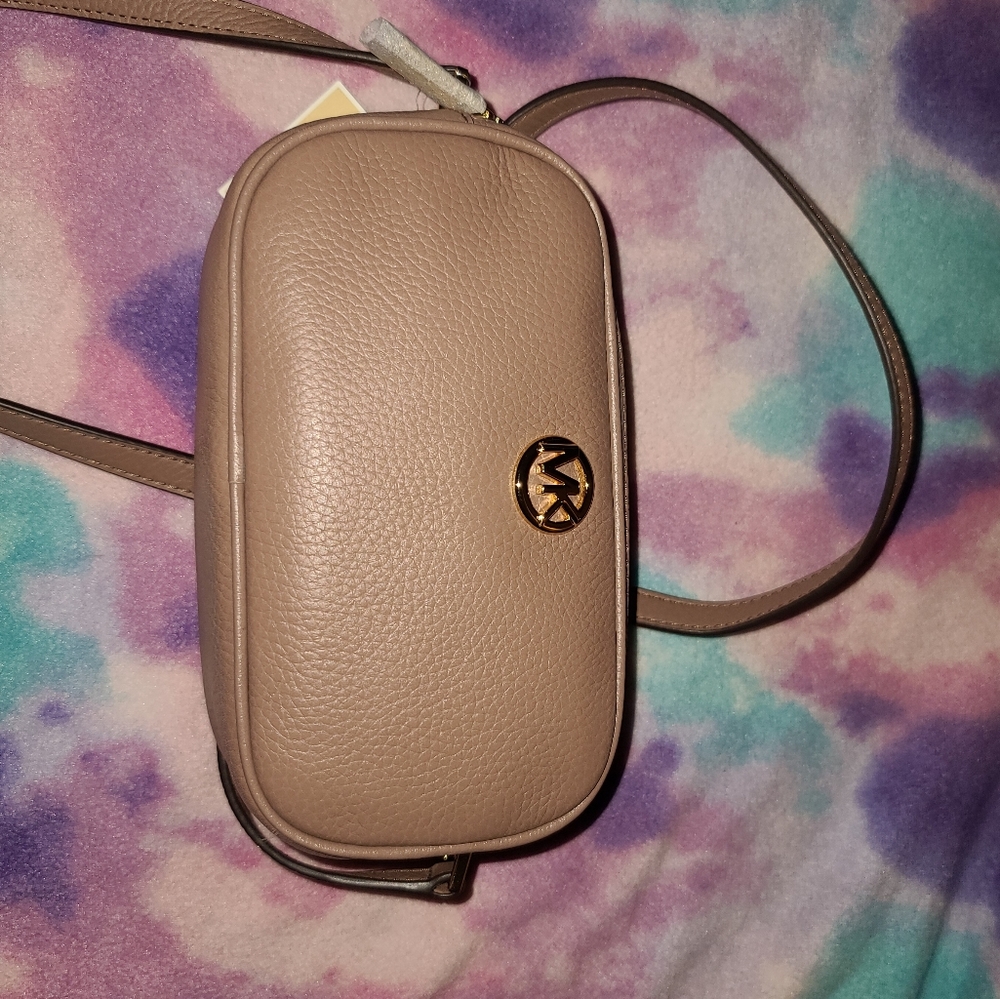 Michael Kors Crossbody - Picture 10 of 14